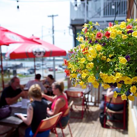 Salt Shaker Deli & Inn Lunenburg Esterno foto